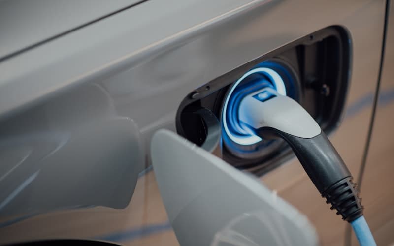 Electric vehicle charging station